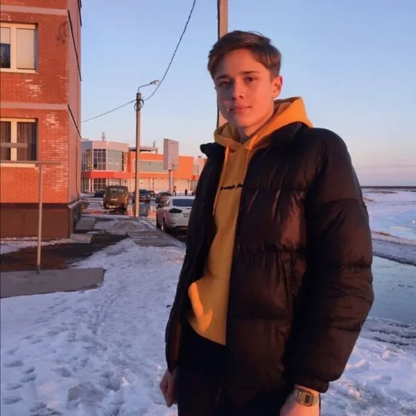 Артём